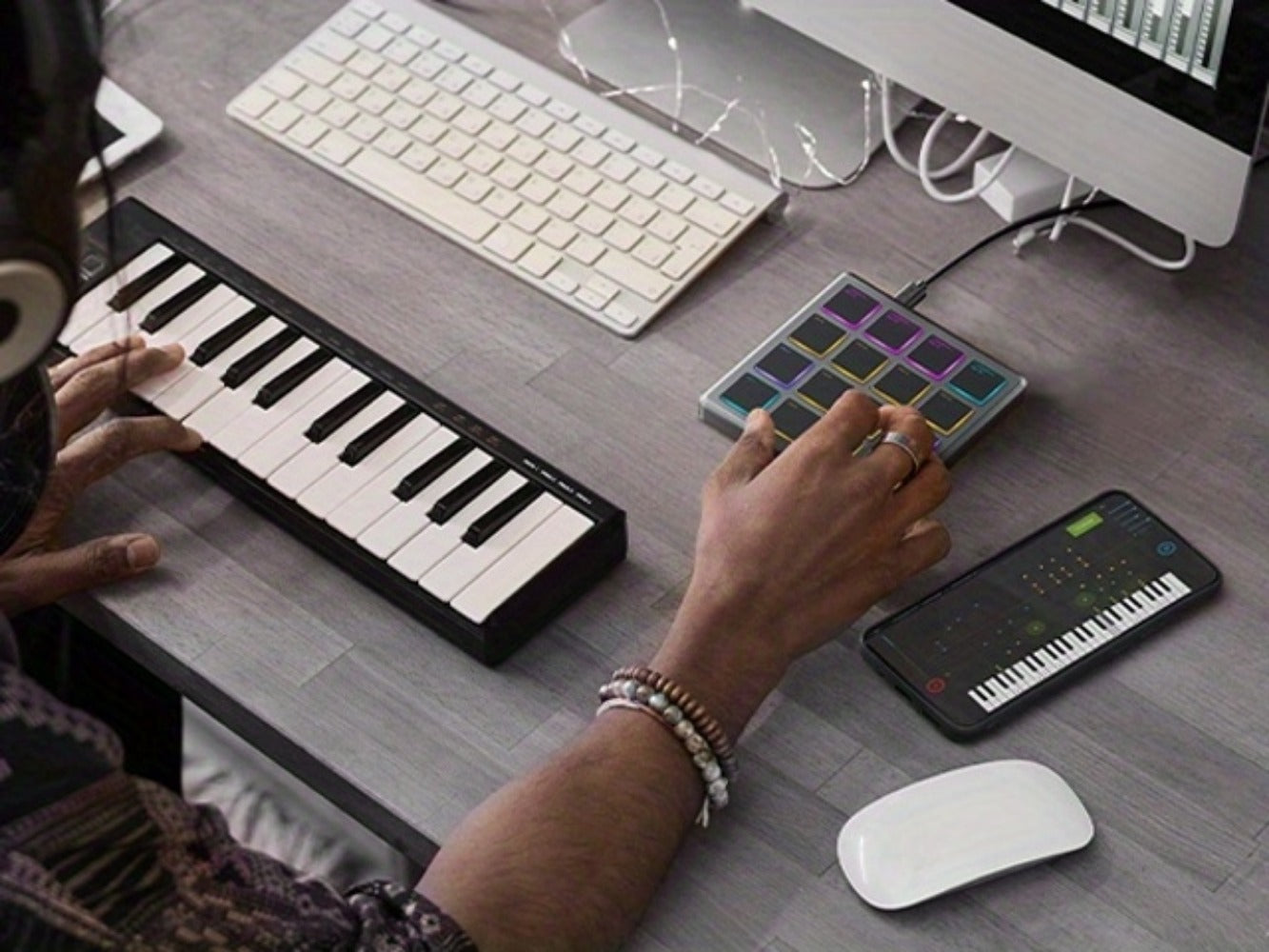 Donner Starrypad Mini MIDI Controller with 16 RGB Pads and Wireless